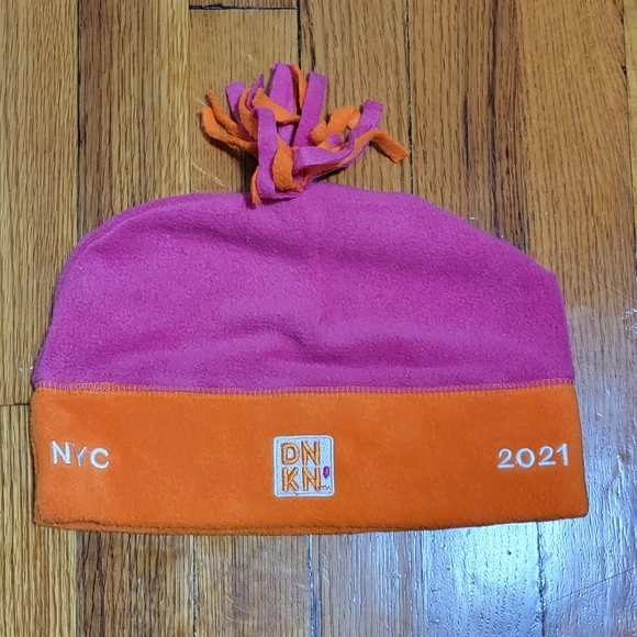 Dunkin Donuts Limited Edition 50th TCS NYC Marathon 2021 Pom Pom Hat - Picture 2 of 4